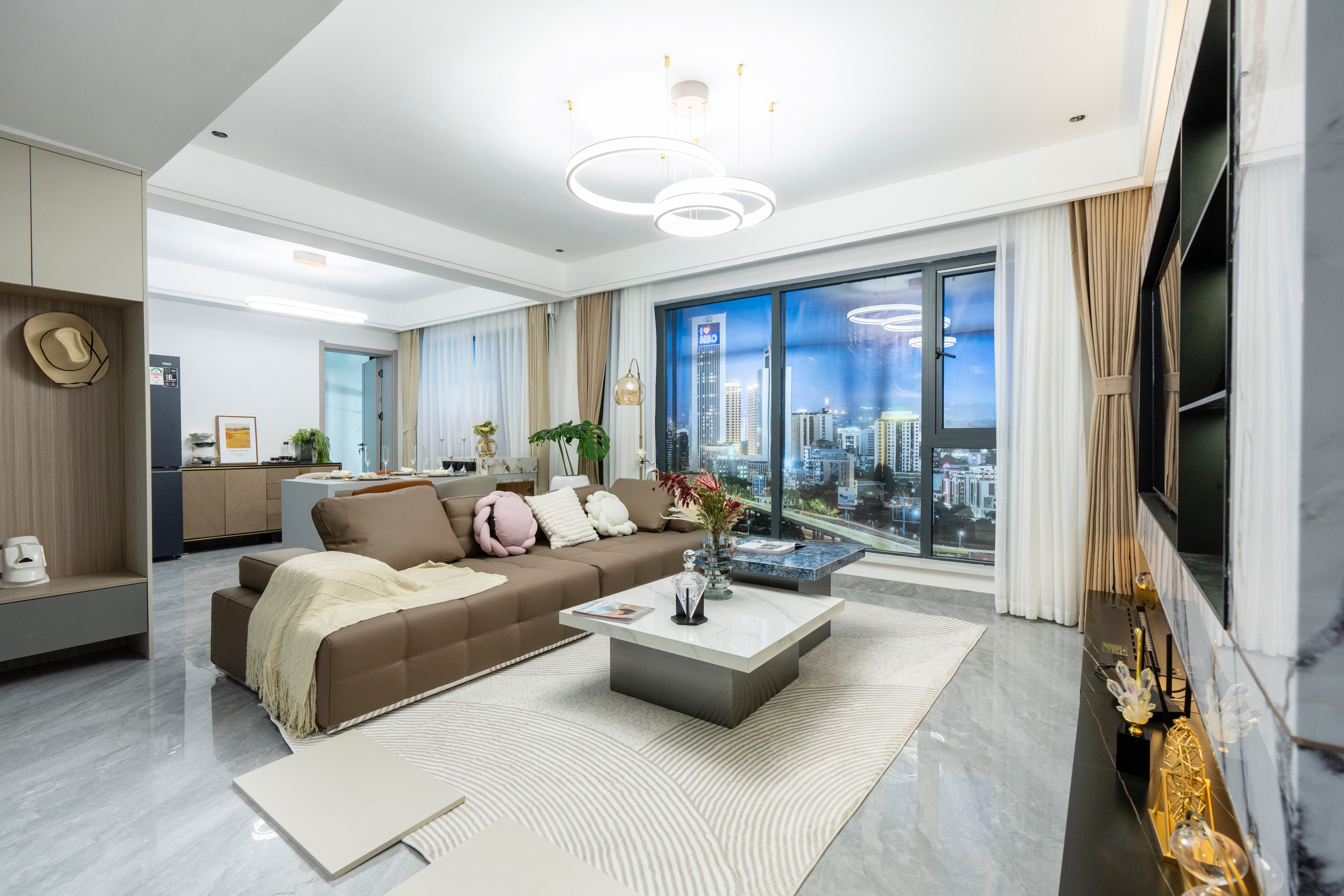 3 Bedroom Apartment With DSQ