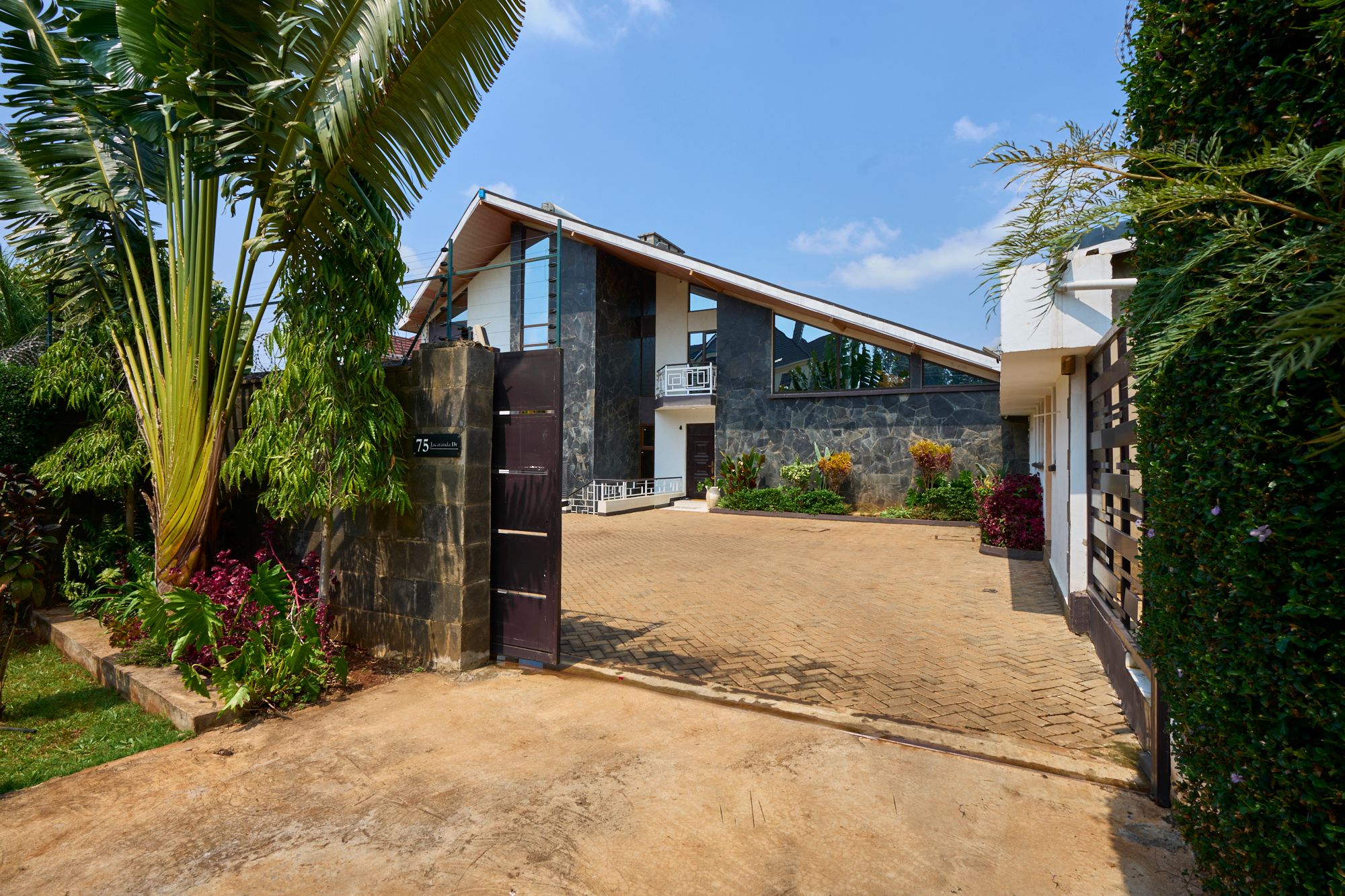 4 Bedroom Villa + Guest House